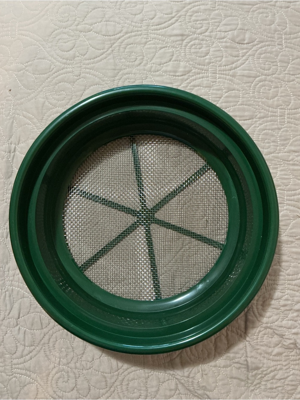 Green Round Sand and Dirt Sifting Screen NWOT